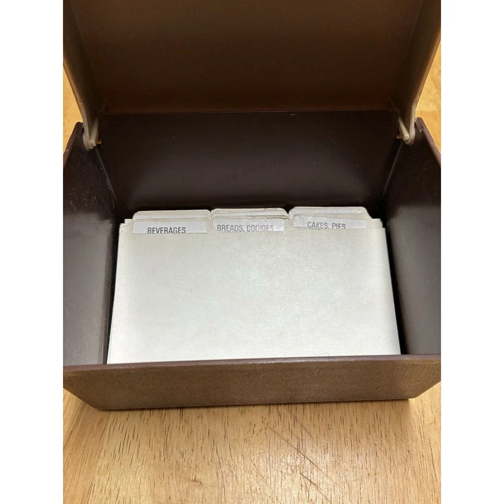 Vintage Rubbermaid Brown Recipe Box Hard Plastic With Recipe Cards